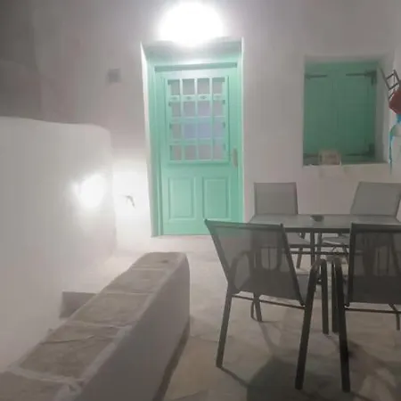 Traditional House At Apartament Ios