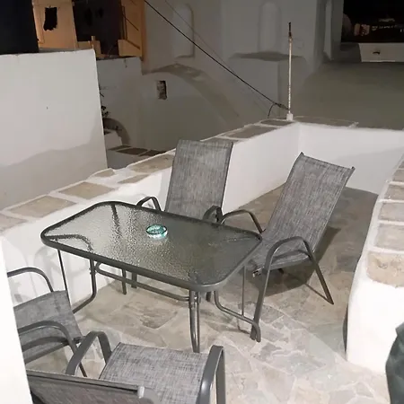Traditional House At Apartament Ios